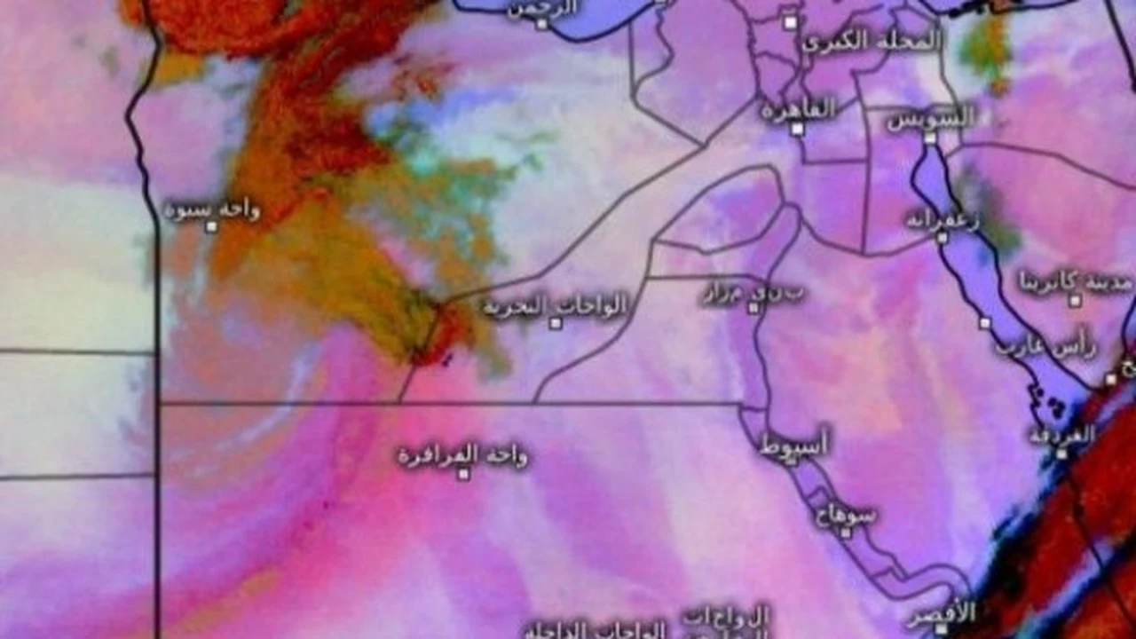 أقمار صناعية ترصد سحباً رعدية تقترب من الحدود الغربية مع بدء هطول الأمطار